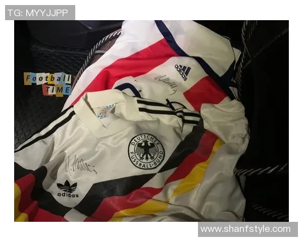 偶遇足球巨星亲密互动瞬间 体验与偶像面对面交流的独特魅力 偶遇足球巨星亲密互动瞬间 体验与偶像面对面交流的独特魅力