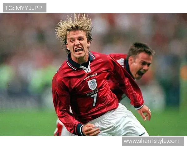 足球女神与球场传奇并肩而行激情四溢的双人头像展示